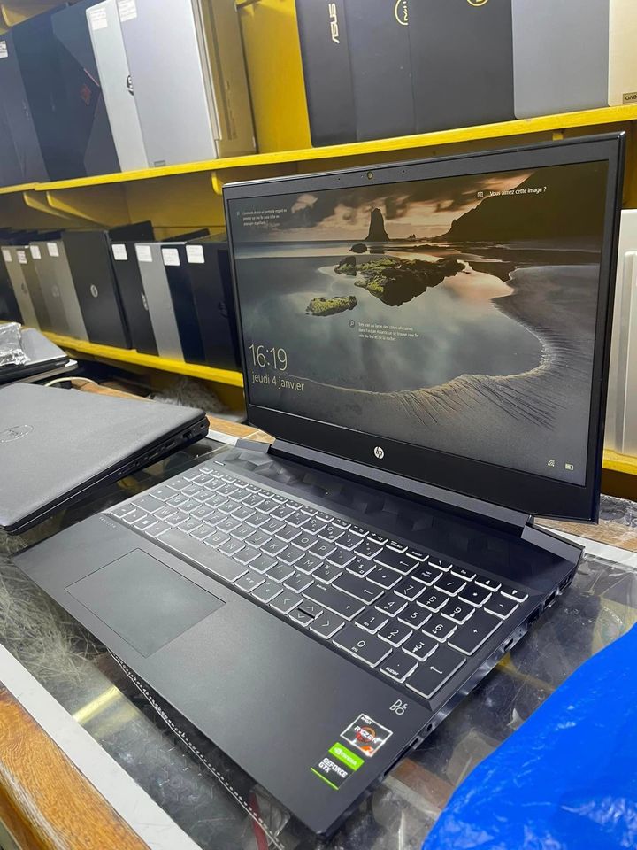 GAMER HP PAVILLON 15 RYZEN 7 ÉQUIVALENT A CORE i7(10ème Génération) 